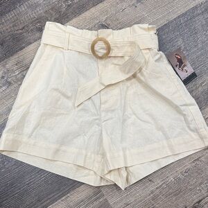 NWT Sofia by Sofia Vergara High Waist Cream Shorts